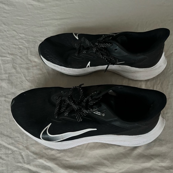 Nike Black and White Sneakers - Picture 2 of 7